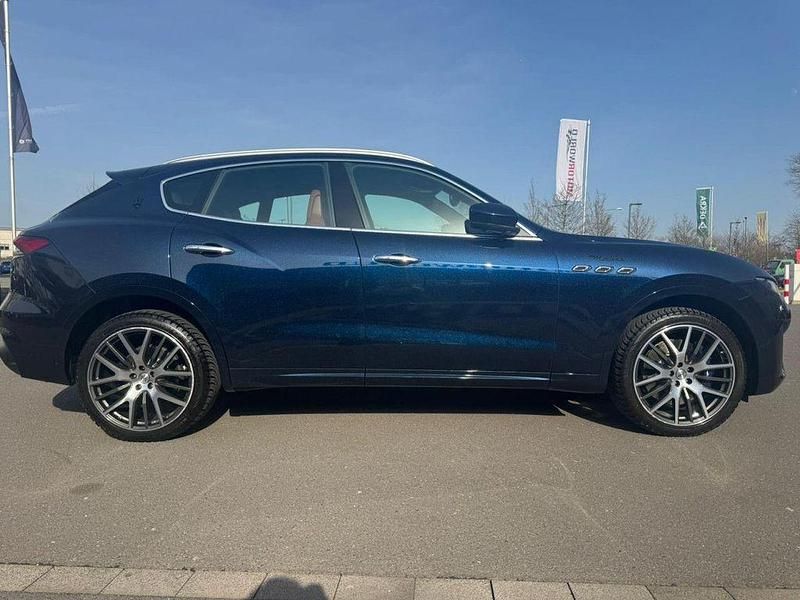 Gebraucht Maserati Levante 349 PS (256 kW) 2022 Blau SUV