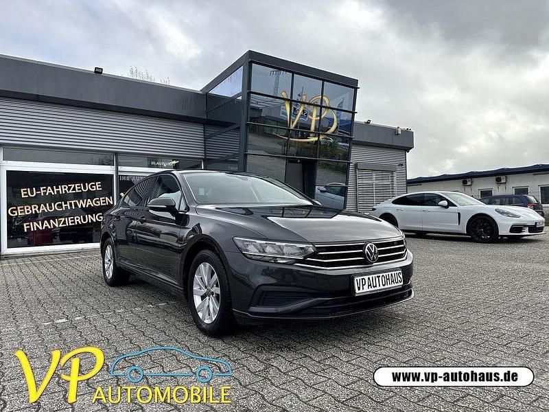 Grau Gebraucht 2021 VW Passat Limousine | 19.700 € (Fairer Preis) - Bild 1/4