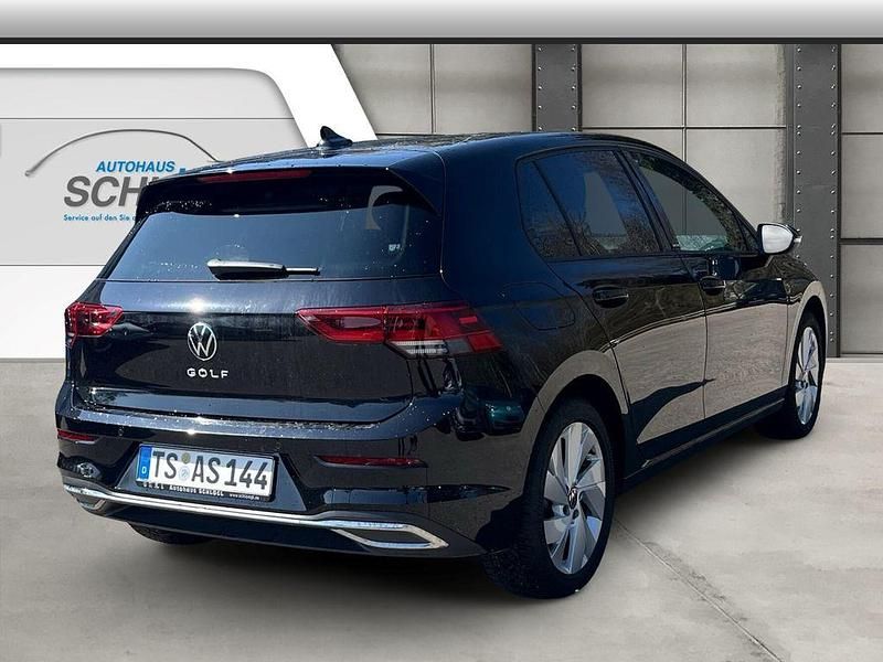 Gebraucht VW Golf VIII Move 116 PS (85 kW) 2023 Deep black perleffekt Limousine