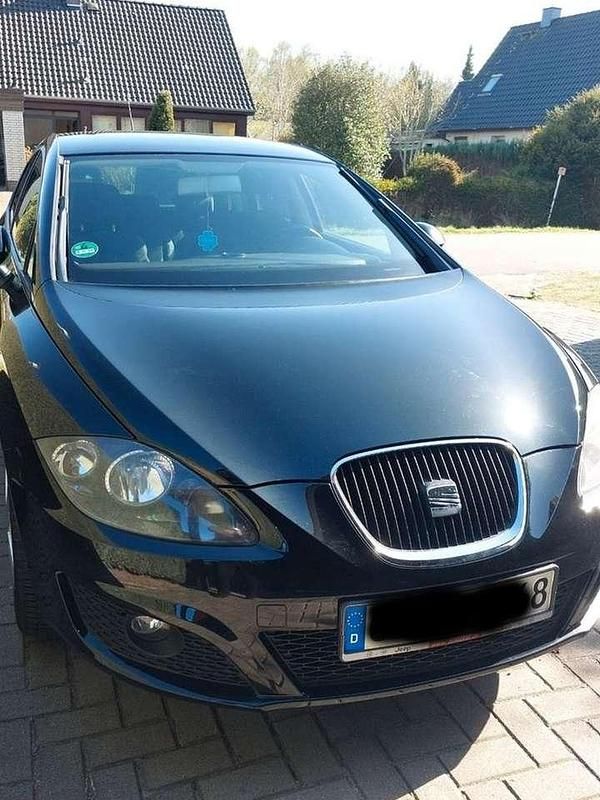 Schwarz Gebraucht 2012 Seat Leon Limousine | 3.500 € (Superpreis) - Bild 1/4