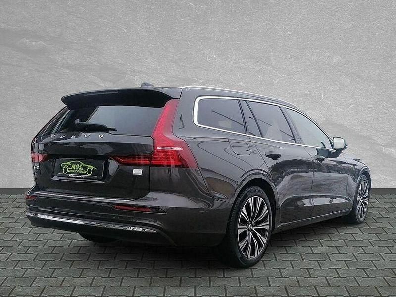 Gebraucht Volvo V60 Plus 253 PS (186 kW) 2022 Platinum grey metallic Kombi