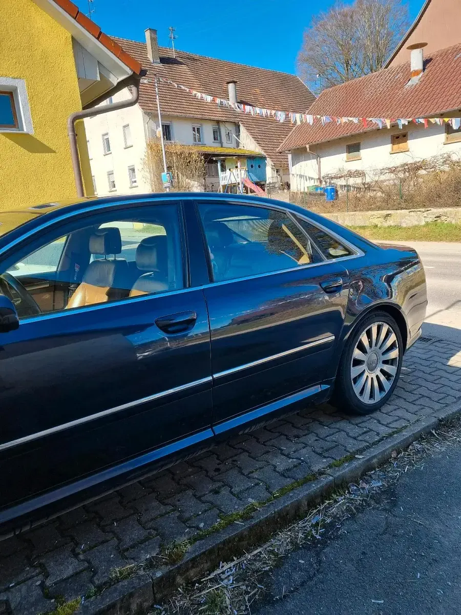 Gebraucht Audi A8 326 PS (239 kW) 2005 Blau Limousine
