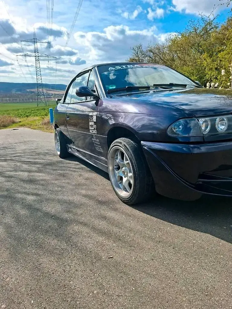 Używany Opel Astra Cabriolet 115 KM (84 kW) 1994 Purpurowy Kabriolet