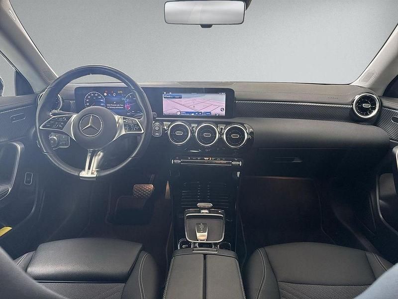 Gebraucht Mercedes CLA180 Advanced 136 PS (100 kW) 2023 Mountaingrau Limousine