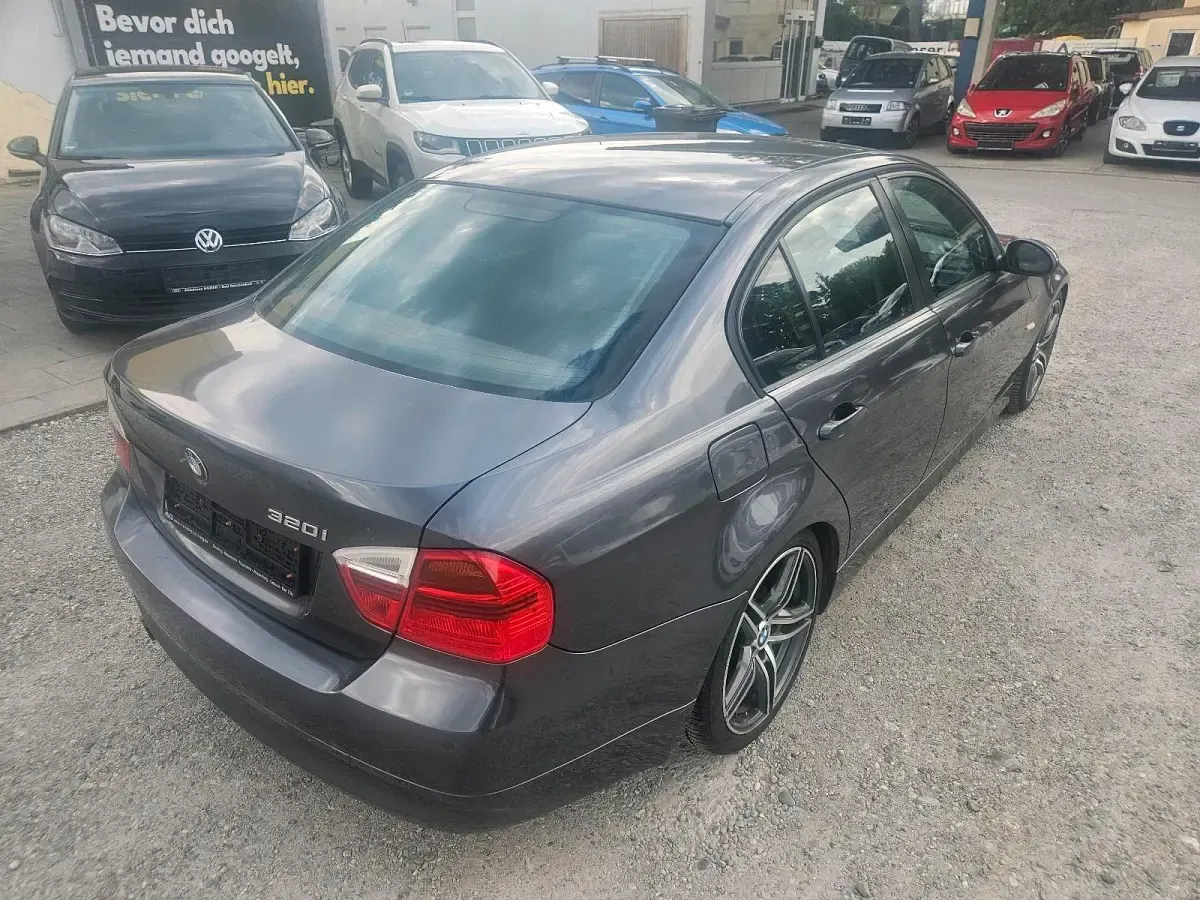 Gebraucht BMW 320 150 PS (110 kW) 2005 Grau Limousine