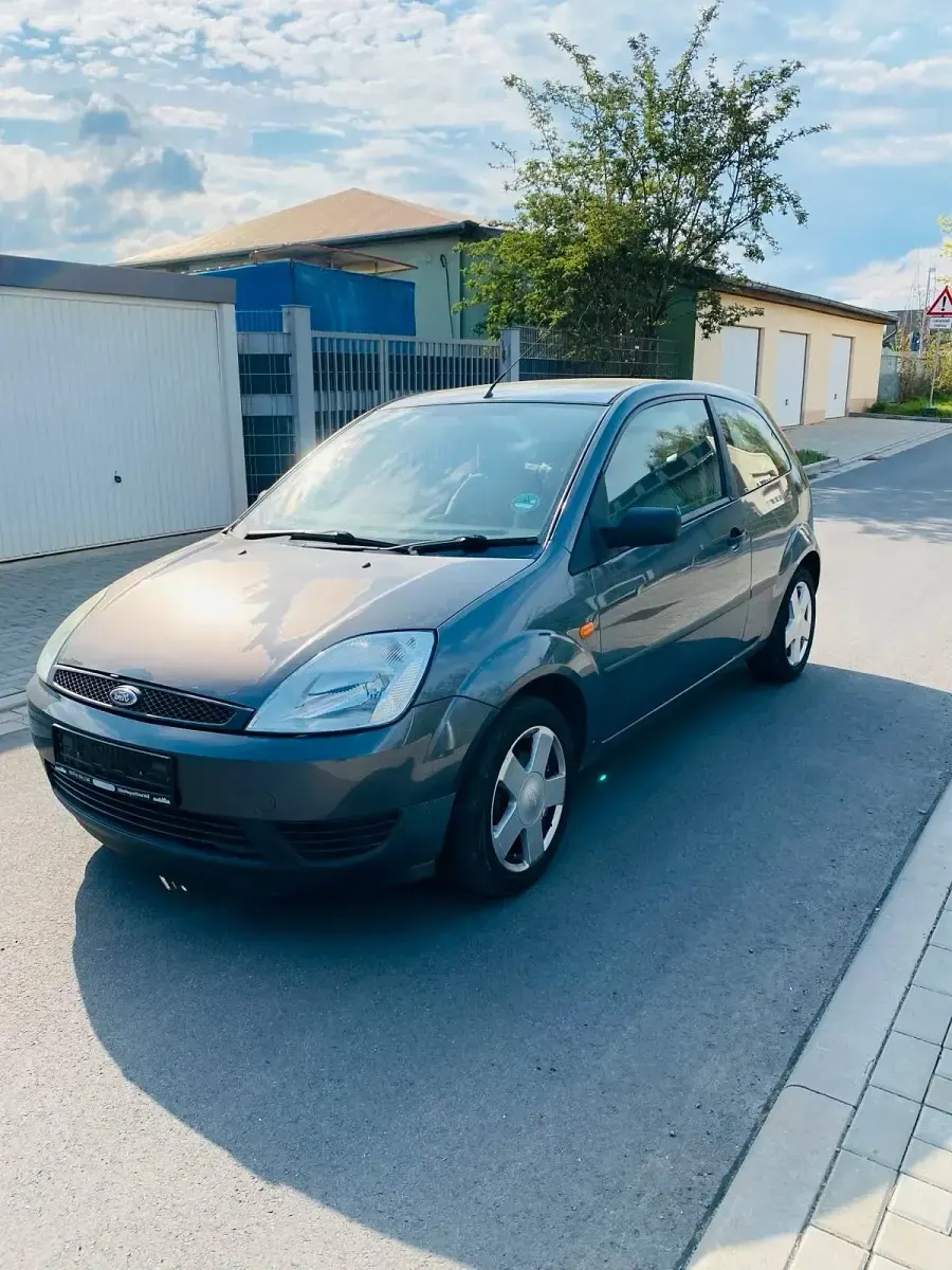 Gebraucht Ford Fiesta 68 PS (50 kW) 2003 Grau Kleinwagen