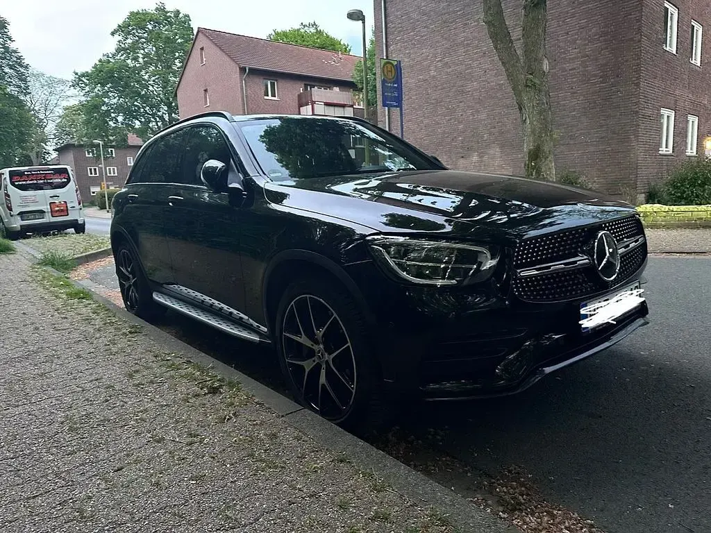 Gebraucht Mercedes GLC300 Exclusive 245 PS (180 kW) 2022 Schwarz SUV