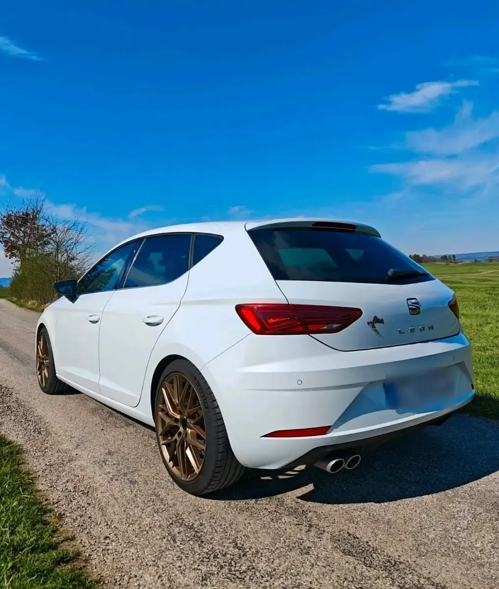 Gebraucht Seat Leon XCELLENCE 131 PS (96 kW) 2019 Weiß Limousine