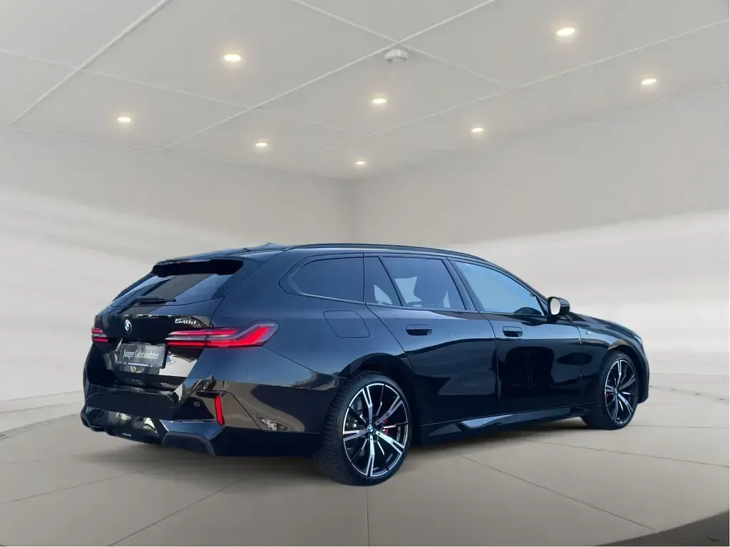 Gebraucht BMW 540 M Sport 286 PS (210 kW) 2025 Black sapphire metallic Kombi