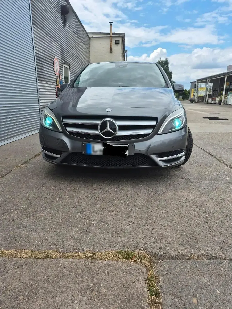 Gebraucht Mercedes B180 108 PS (79 kW) 2012 Grau Kleinwagen