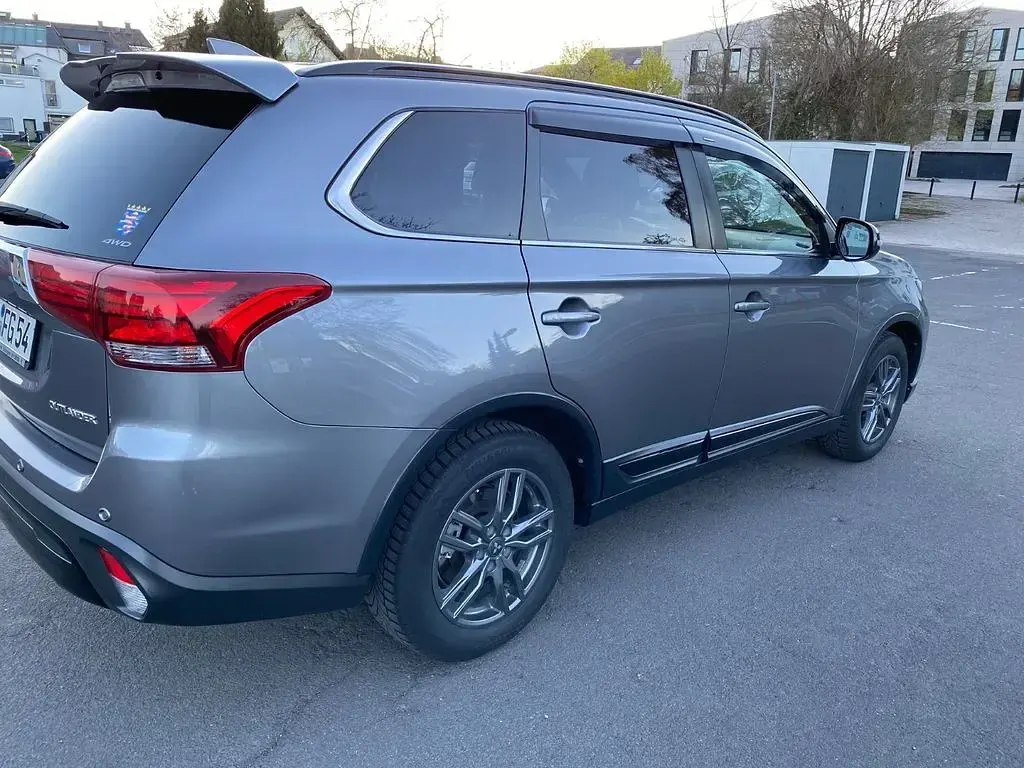 Gebraucht Mitsubishi Outlander Active 150 PS (110 kW) 2019 Grau SUV