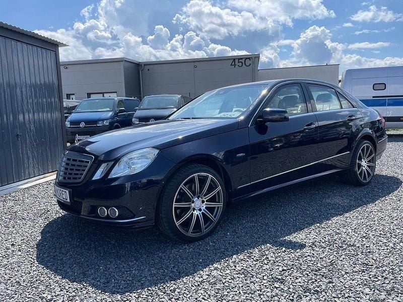 Blau Gebraucht 2011 Mercedes E350 Limousine | 50.000 € - Bild 1/4