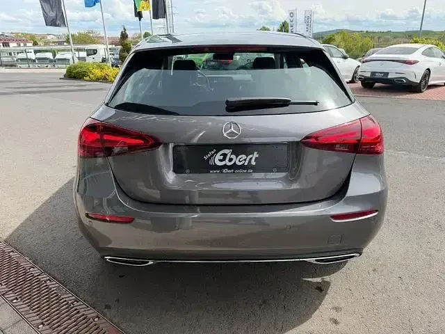 Gebraucht Mercedes A200 Progressive 163 PS (119 kW) 2025 Mountaingrau  met. (metallic) Kleinwagen