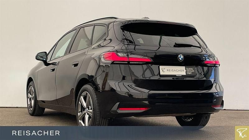 Gebraucht BMW 218 Active Tourer Efficient Dynamics 136 PS (100 kW) 2024 Saphirschwarz metallic Van / Kleinbus