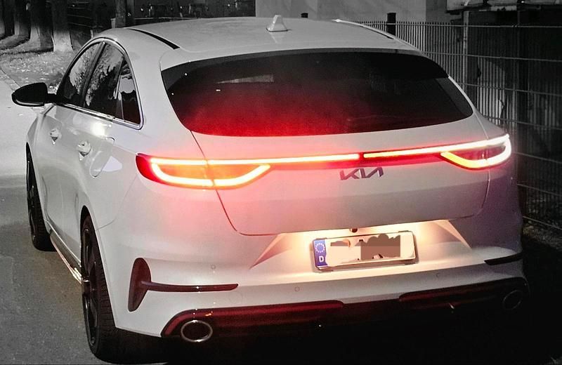 Gebraucht Kia ProCeed GT GT 204 PS (150 kW) 2022 Weiß Kleinwagen