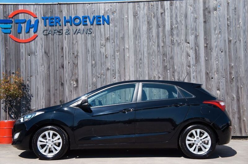 Black metallic Gebraucht 2014 Hyundai i30 Style Limousine | 6.250 € (Fairer Preis) - Bild 1/4