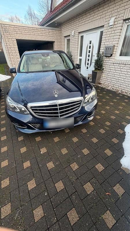 Gebraucht Mercedes E220 Elegance 170 PS (125 kW) 2014 Blau Limousine
