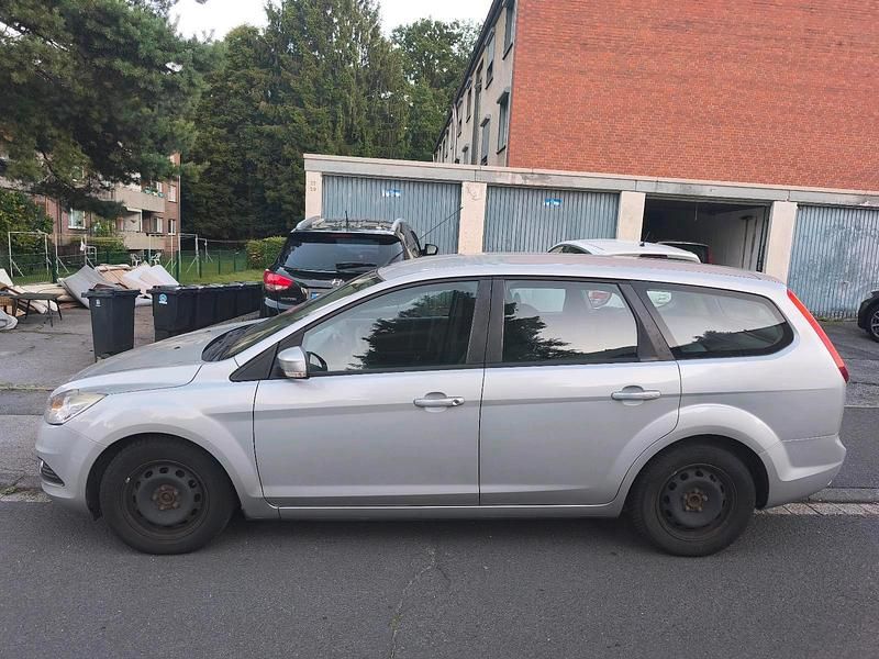 Grau Gebraucht 2008 Ford Focus Kombi | 1.400 € (Superpreis) - Bild 1/4