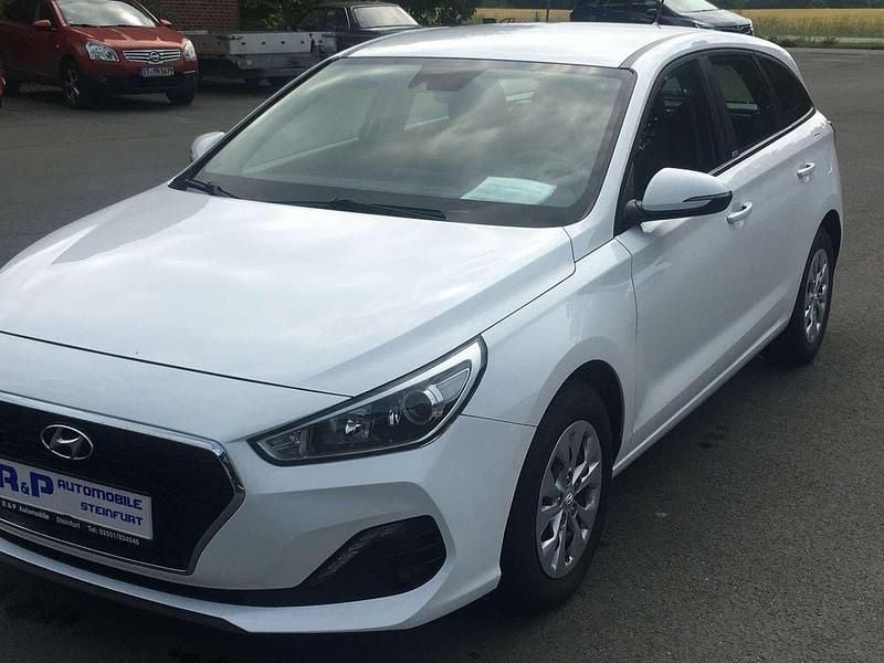 Polar white / sol Gebraucht 2020 Hyundai i30 Select Kombi | 11.900 € (Guter Preis) - Bild 1/4