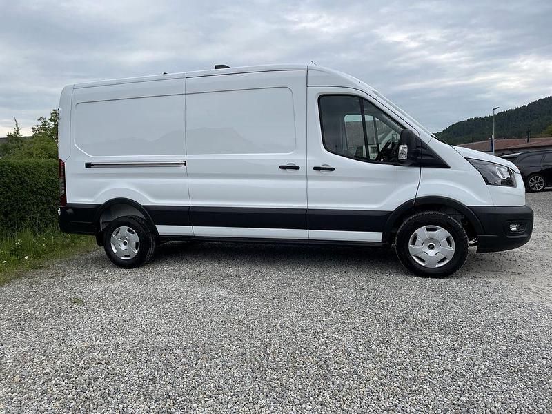 Gebraucht Ford Transit Trend 165 PS (121 kW) 2024 Weiß Van