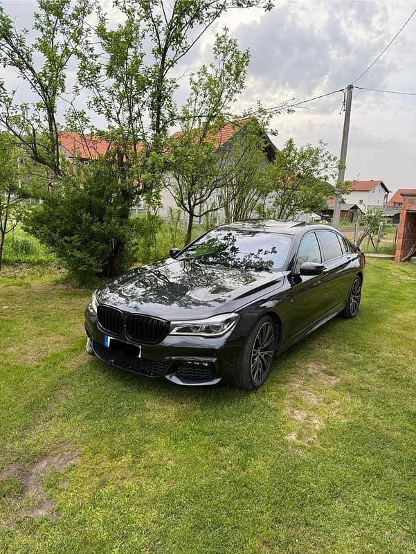Grau Gebraucht 2016 BMW 750L M Sport Limousine | 26.500 € (Fairer Preis) - Bild 1/4