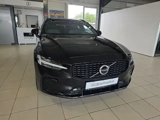 Gebraucht Volvo V60 Plus 197 PS (144 kW) 2023 Schwarz Kombi