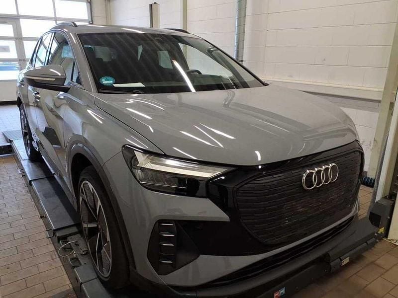 Gebraucht Audi Q4 e-tron Advanced 150 kW (204 PS) 2023 Grau SUV