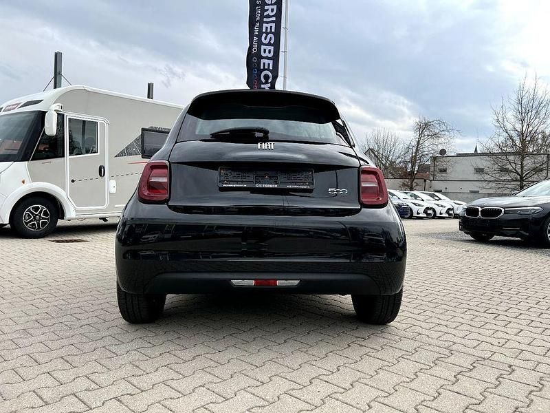 Gebraucht Fiat 500e Action 69 kW (95 PS) 2022 Schwarz