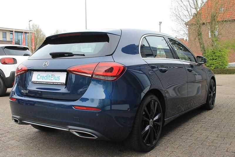 Gebraucht Mercedes A200 Progressive 163 PS (119 kW) 2020 Blau Limousine