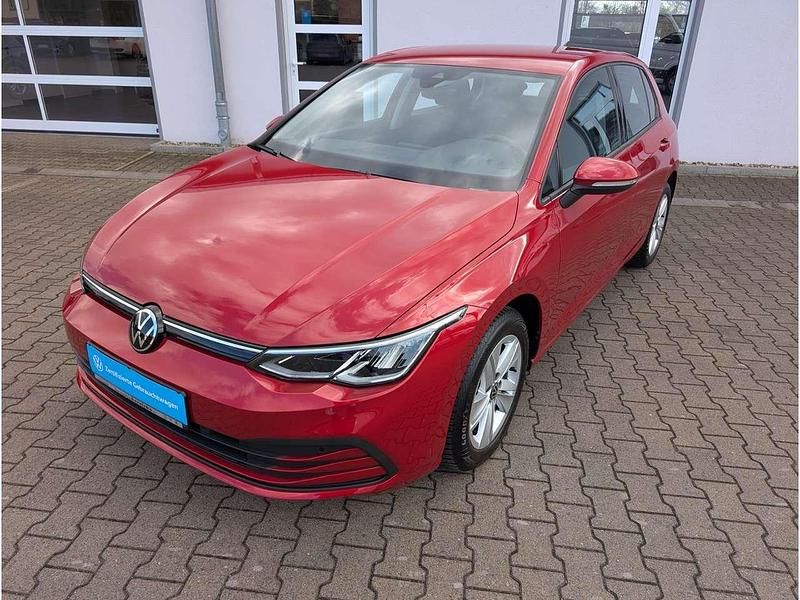 Gebraucht VW Golf VIII Life 110 PS (80 kW) 2023 Rot Limousine