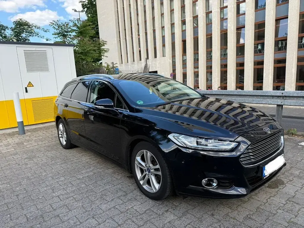 Gebraucht Ford Mondeo Titanium 160 PS (117 kW) 2015 Schwarz Limousine