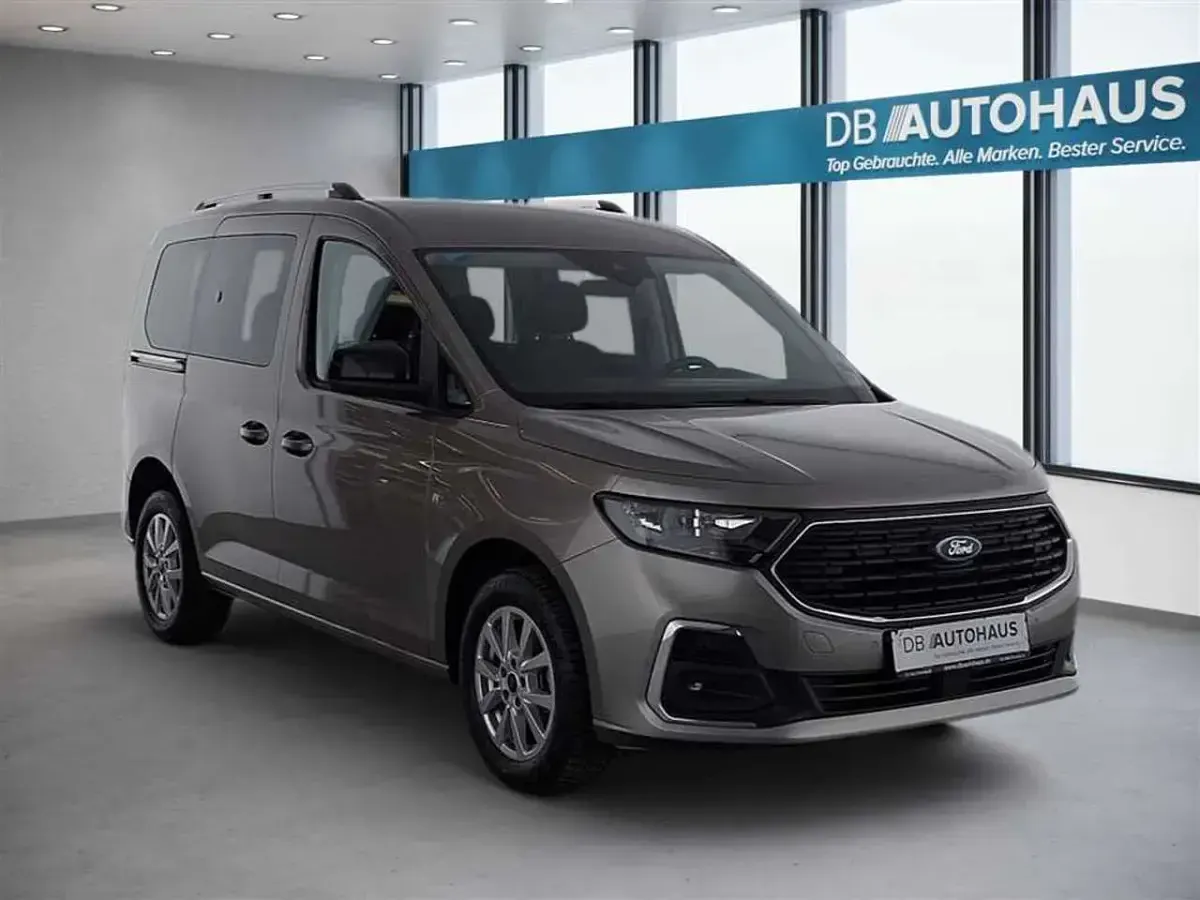 Gebraucht Ford Tourneo Connect Titanium 102 PS (75 kW) 2024 Silber Van / Kleinbus