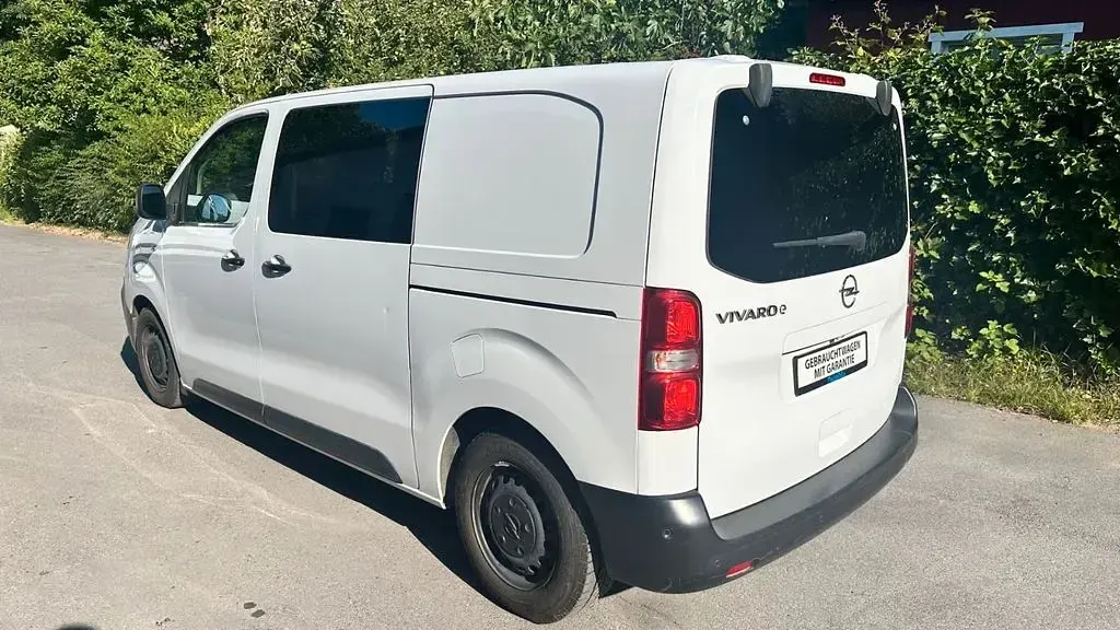 Gebraucht Opel Vivaro Elegance 136 PS (100 kW) 2022 Weiß Van / Kleinbus