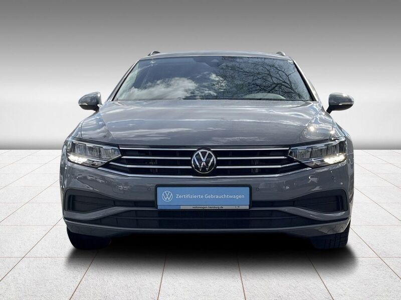 Gebraucht VW Passat Basis 150 PS (110 kW) 2022 C2 mondsteingrau Kombi