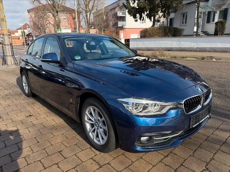 Gebraucht BMW 330e iPerformance 252 PS (185 kW) 2017 Blau Limousine