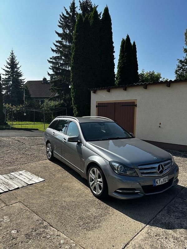 Silber Gebraucht 2012 Mercedes C200 Kombi | 6.000 € - Bild 1/4