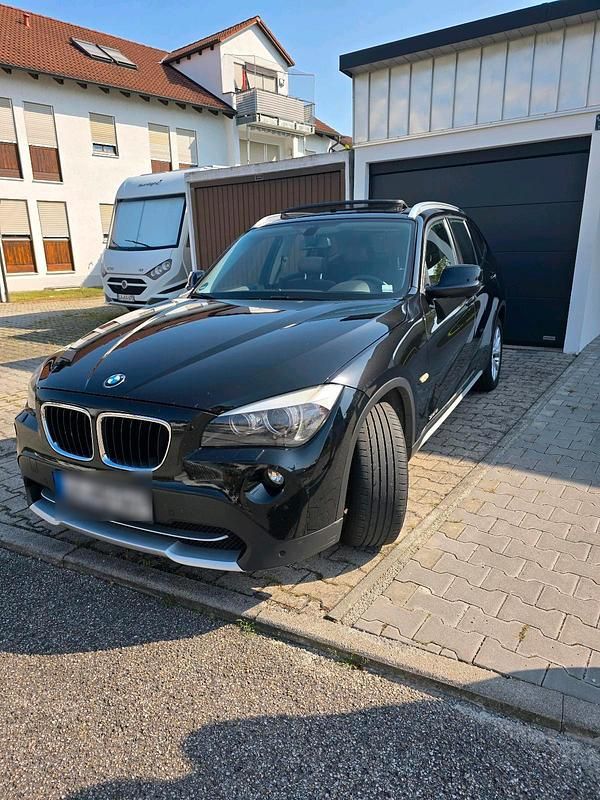 Schwarz Gebraucht 2012 BMW X1 SUV | 9.599 € (Fairer Preis) - Bild 1/4