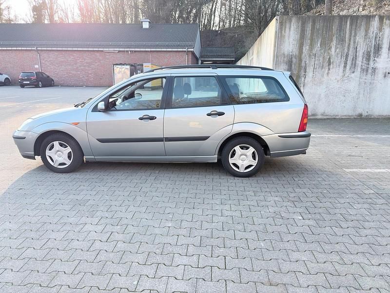 Gebraucht Ford Focus 105 PS (77 kW) 2002 Grau Kombi