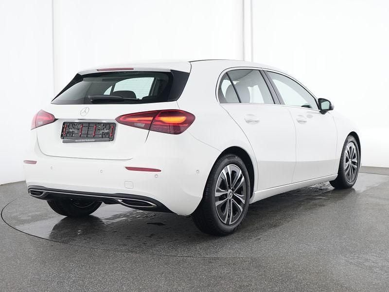 Gebraucht Mercedes A200 150 PS (110 kW) 2024 Unilack polarweiß Limousine