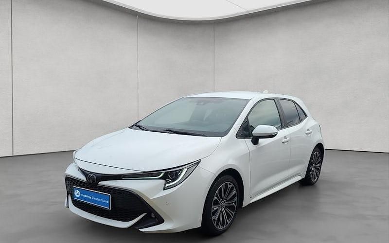 Gebraucht Toyota Corolla Team 116 PS (85 kW) 2021 Weiß Limousine