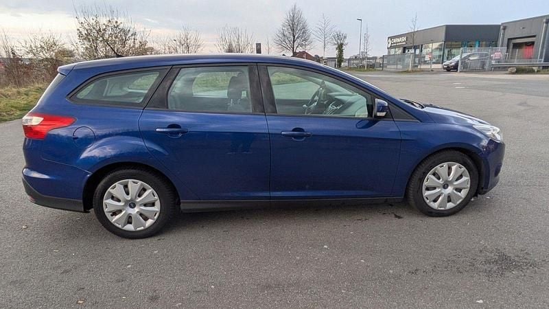 Gebraucht Ford Focus Champions Edition 95 PS (69 kW) 2014 Blau Kombi