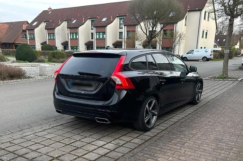 Gebraucht Volvo V60 215 PS (158 kW) 2013 Schwarz Kombi