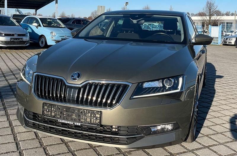 Gebraucht Skoda Superb Style 190 PS (139 kW) 2016 Grün Limousine