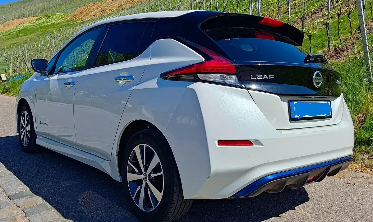 Gebraucht Nissan Leaf 110 kW (150 PS) 2020 Weiß Kleinwagen
