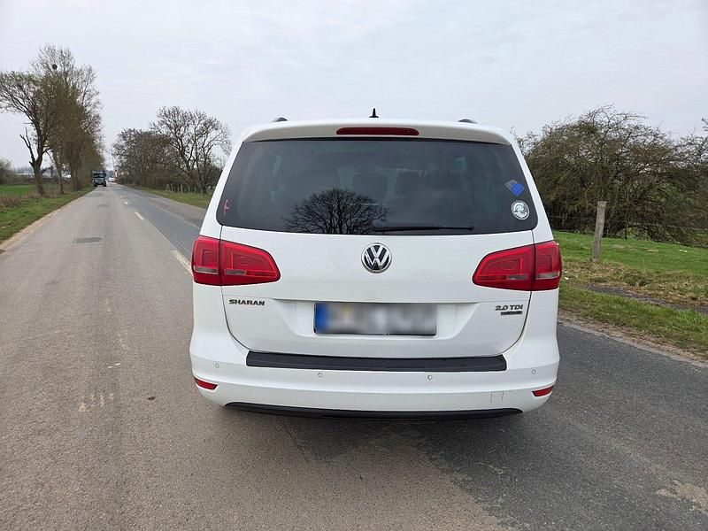 Second-hand VW Sharan 140 CP (102 kW) 2012 Alb Monovolum