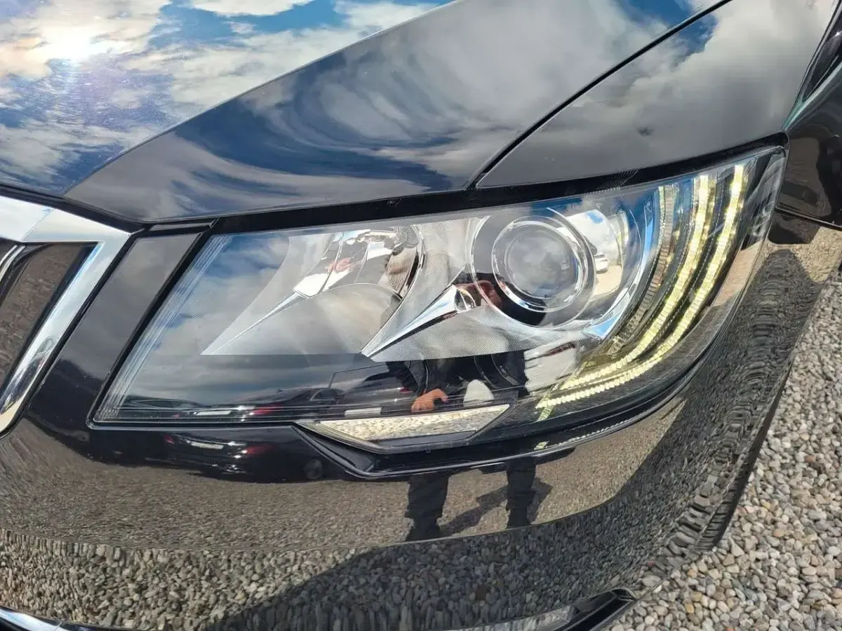 Gebraucht Skoda Superb Exclusive 140 PS (102 kW) 2014 Schwarz Kombi
