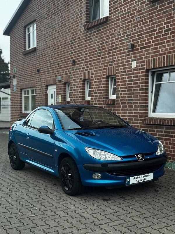 Blau Gebraucht 2002 Peugeot 206 CC Cabrio | 1.299 € (Fairer Preis) - Bild 1/4