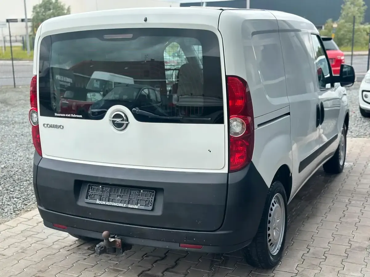Gebraucht Opel Combo 95 PS (69 kW) 2016 Weiß Van / Kleinbus