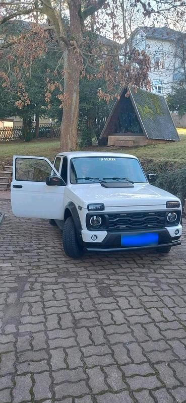Gebraucht Lada niva 105 PS (77 kW) 2017 Weiß SUV