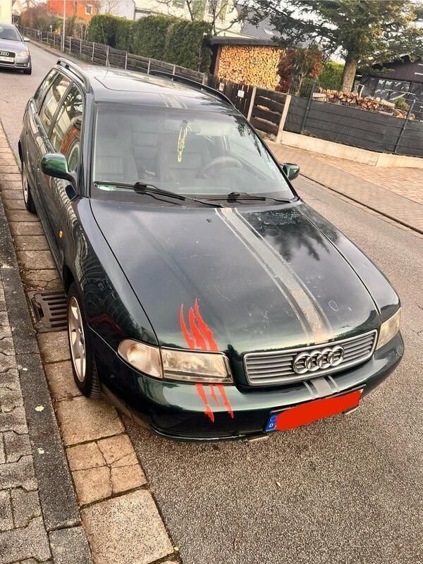 Grün Gebraucht 1997 Audi A4 Kombi | 950 € (Guter Preis) - Bild 1/4